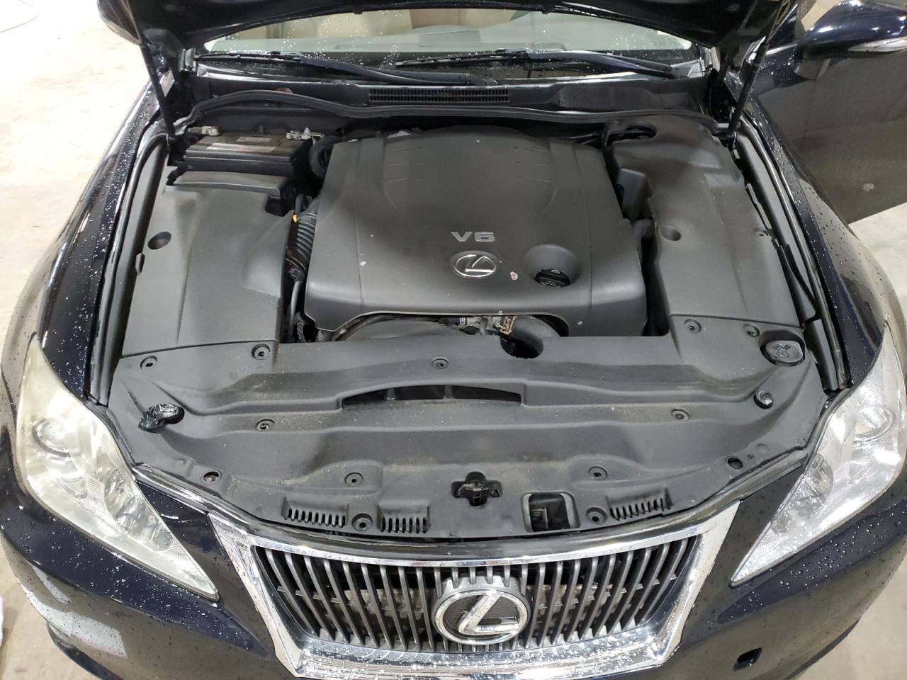2010 Lexus IS - Image 12