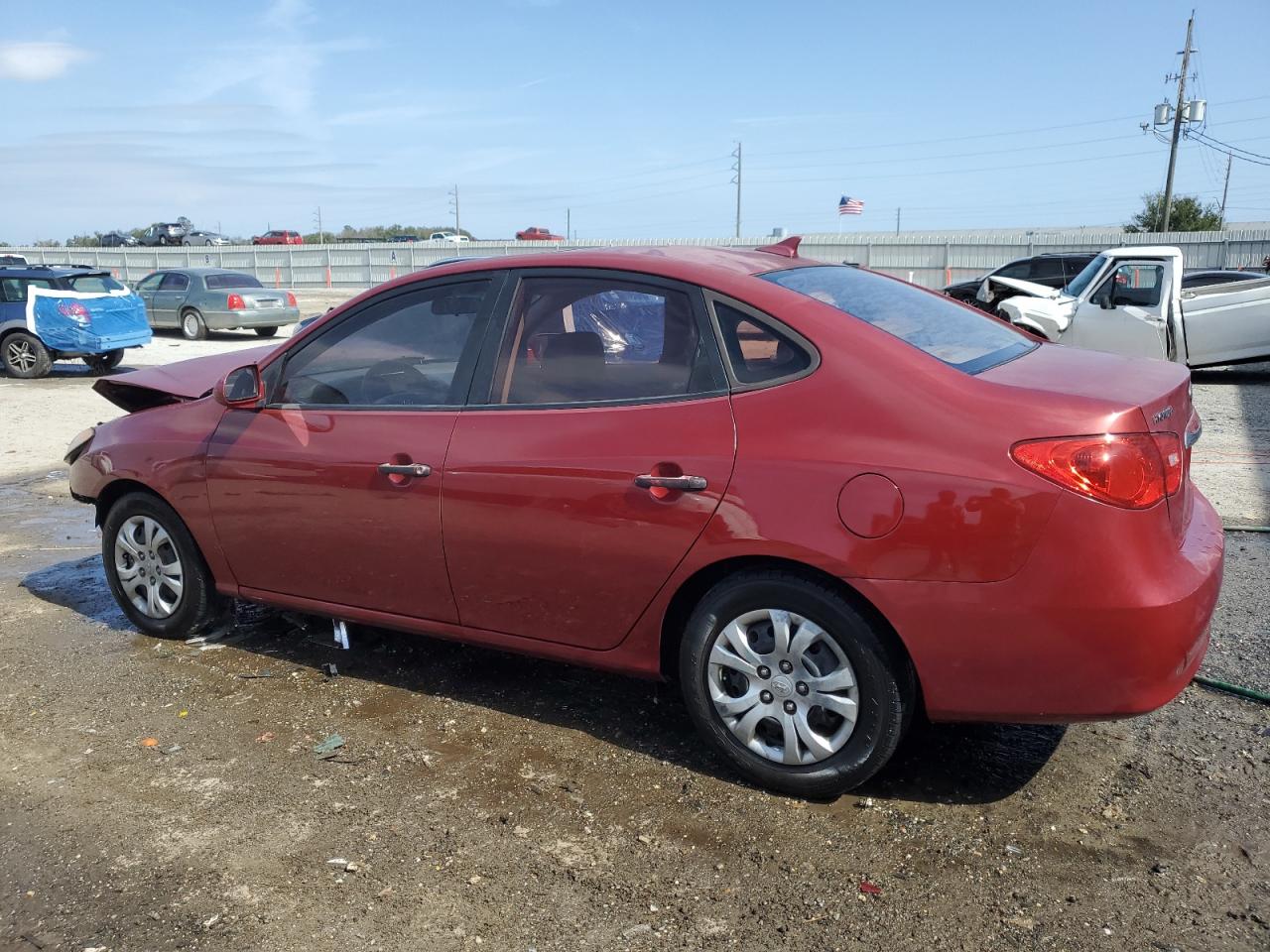 2010 Hyundai Elantra - Image 2