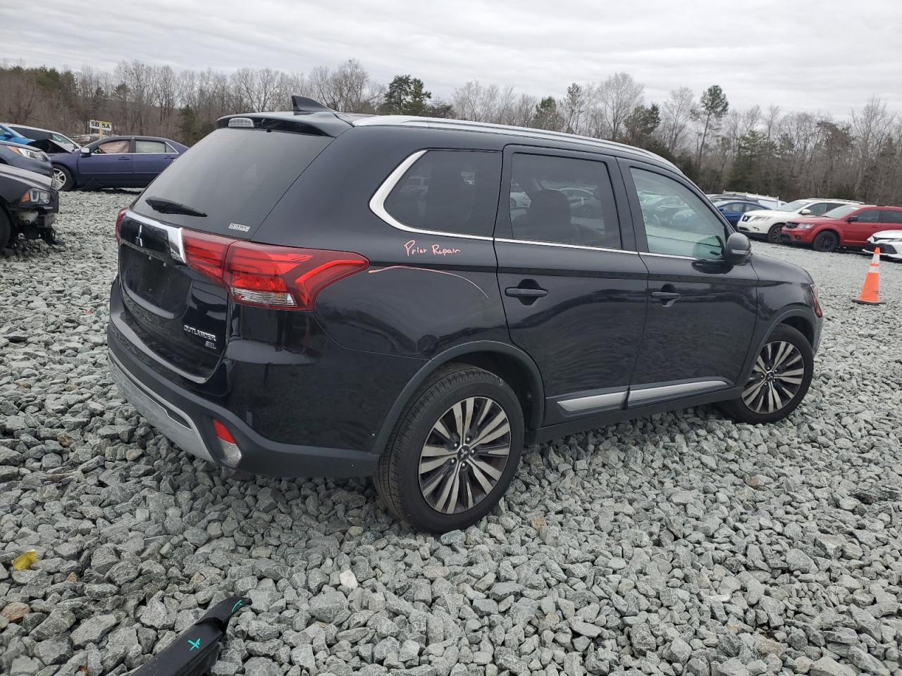 2019 Mitsubishi Outlander - Image 3