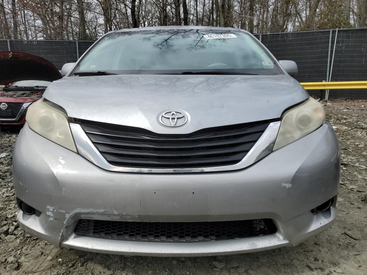2011 Toyota Sienna - Image 5