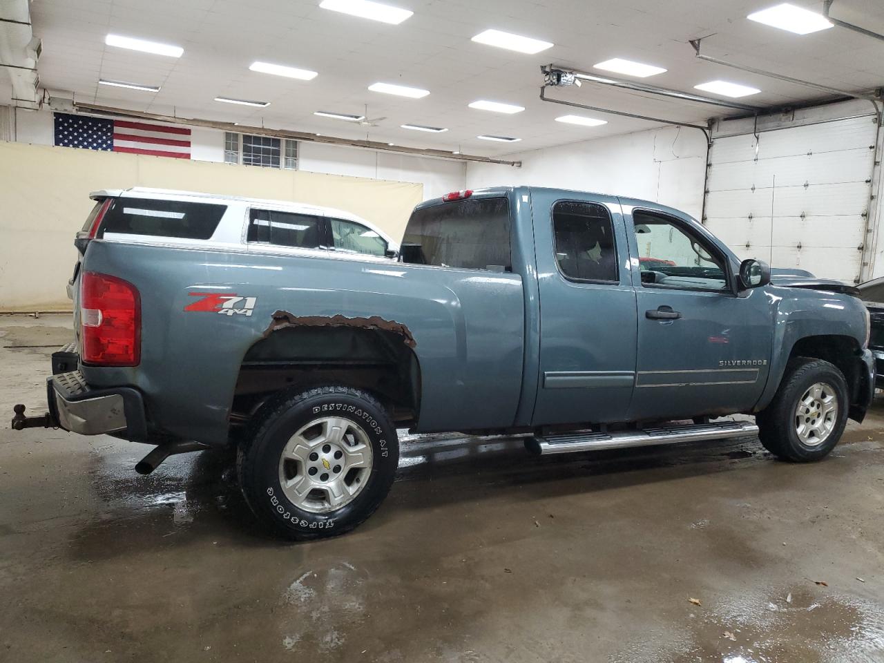 2009 Chevrolet Silverado - Image 3
