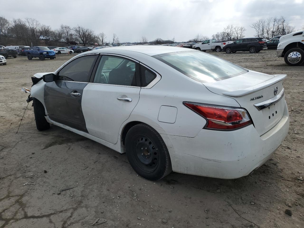 2015 Nissan Altima - Image 2