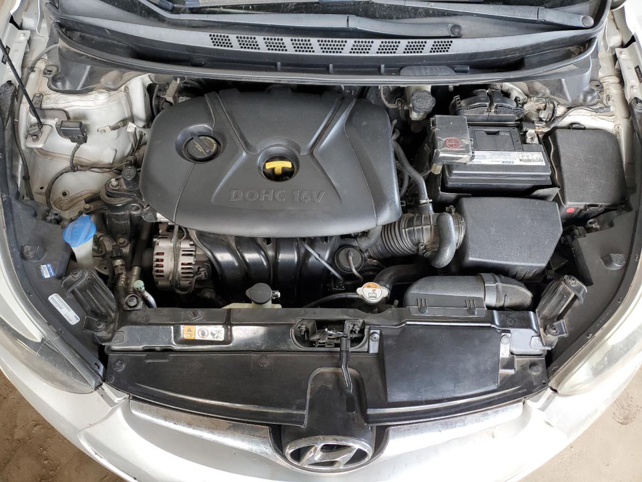 2016 Hyundai Elantra - Image 11