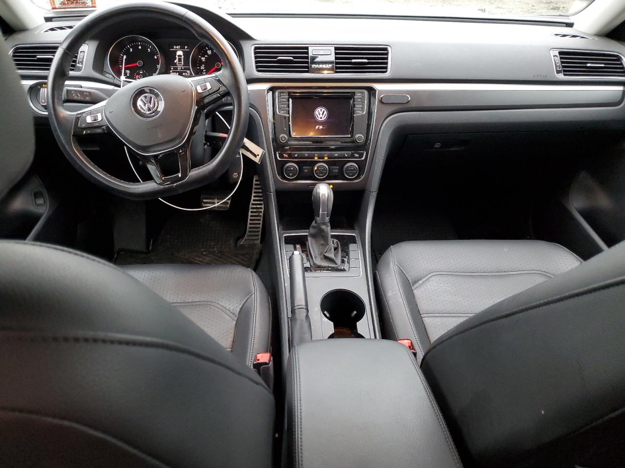 2018 Volkswagen Passat - Image 9