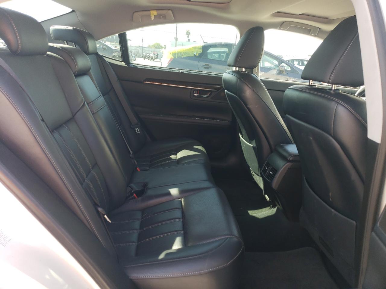 2017 Lexus ES - Image 10