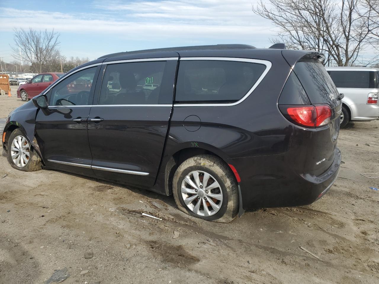 2017 Chrysler Pacifica - Image 2