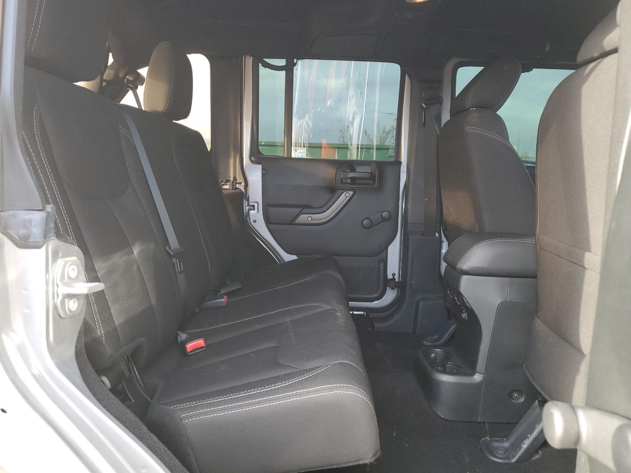 2018 Jeep Wrangler - Image 11