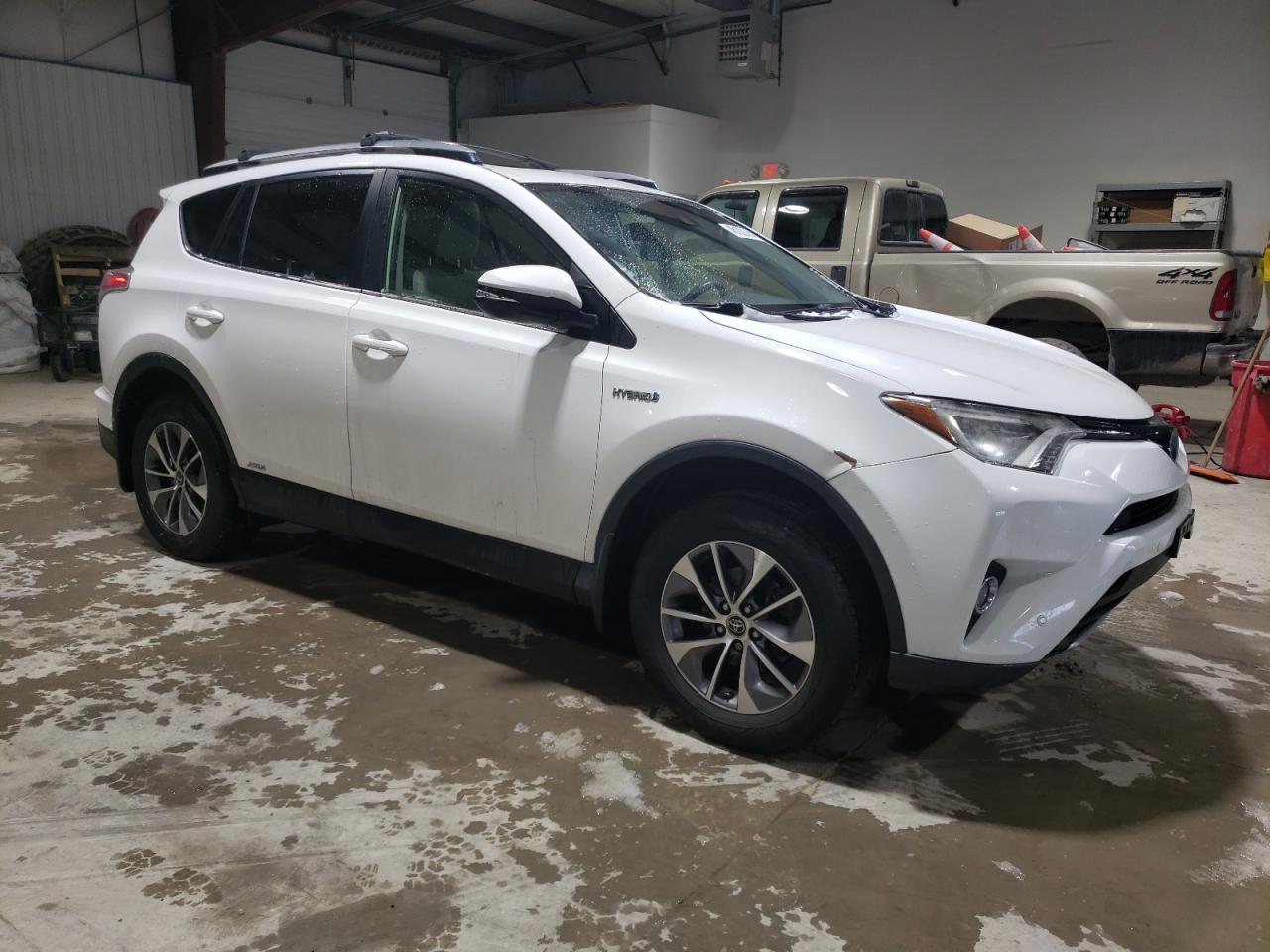 2017 Toyota RAV 4 - Image 4