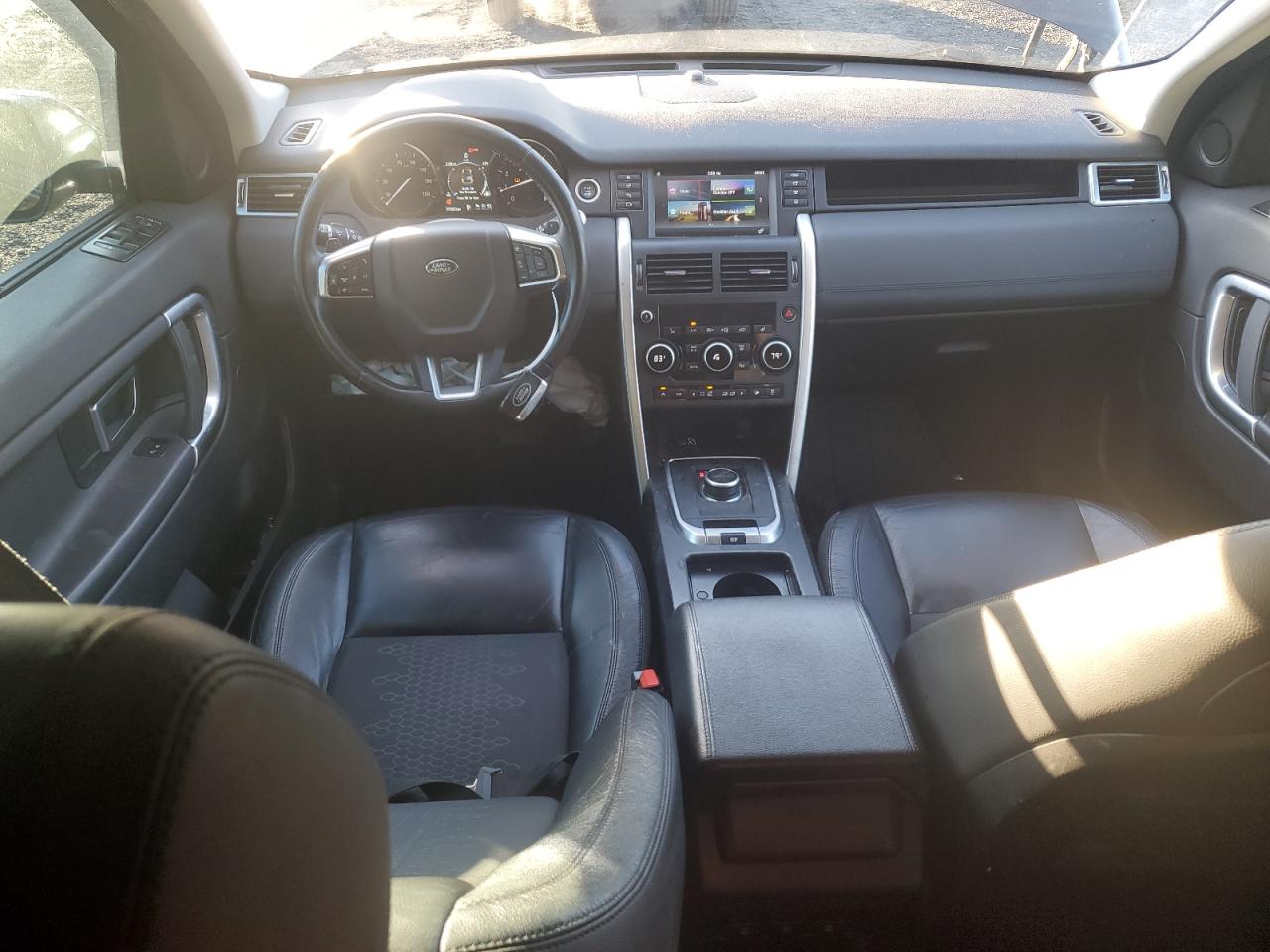 2017 Land Rover Discovery - Image 8