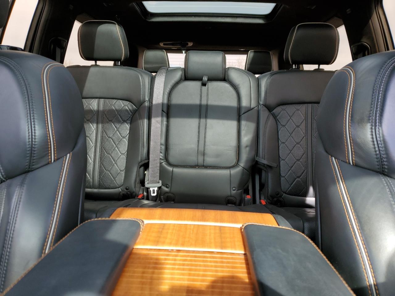 2022 Jeep Grand Wagoneer - Image 10
