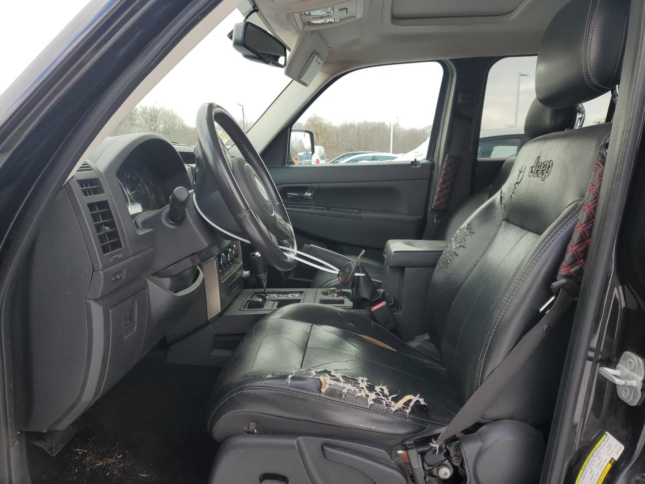 2012 Jeep Liberty (North America) - Image 7