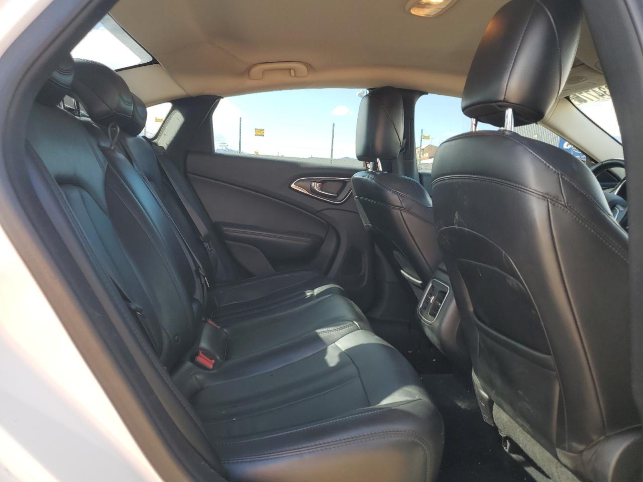 2015 Chrysler 200 - Image 11