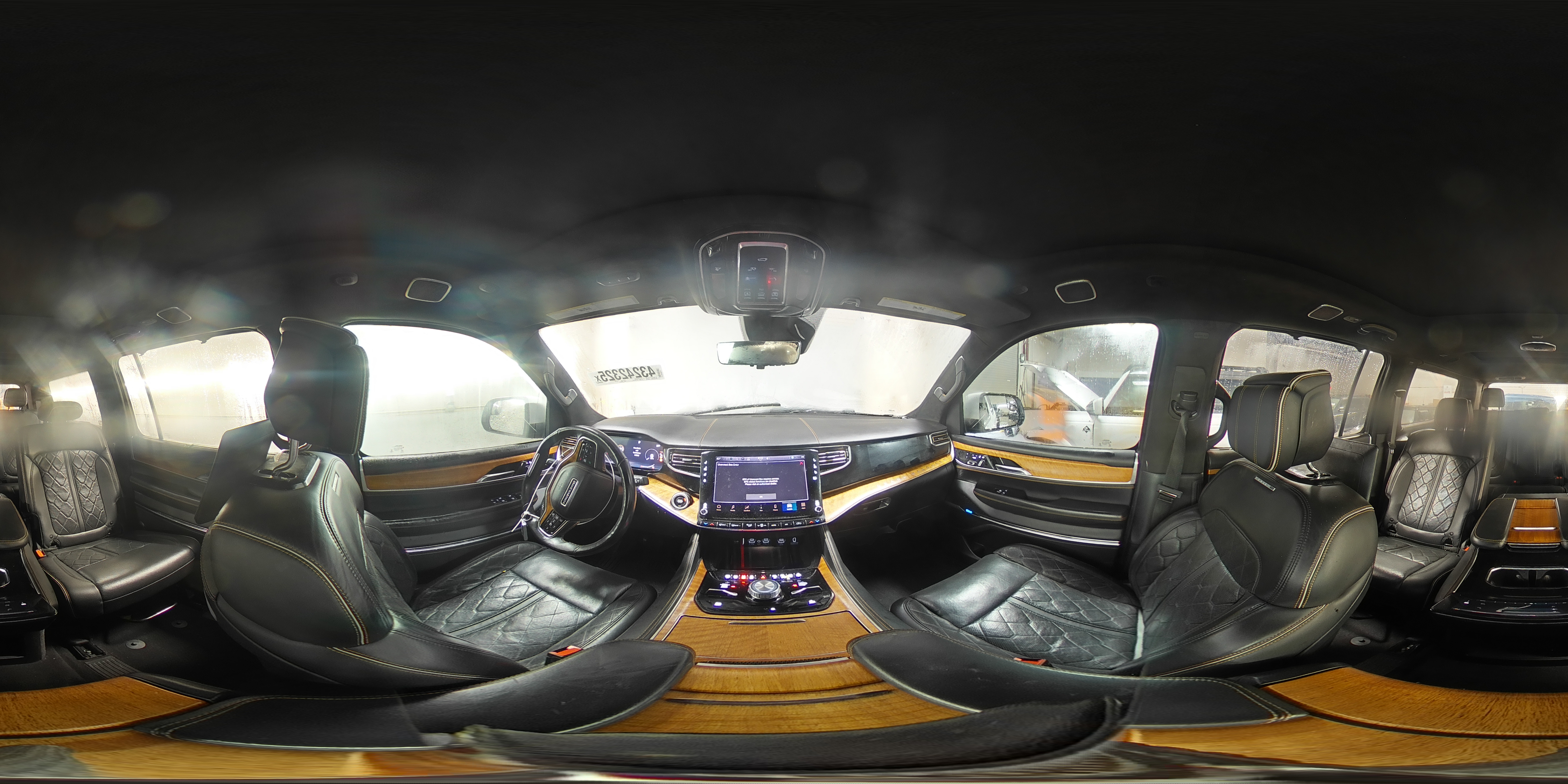2022 Jeep Grand Wagoneer - Image 14