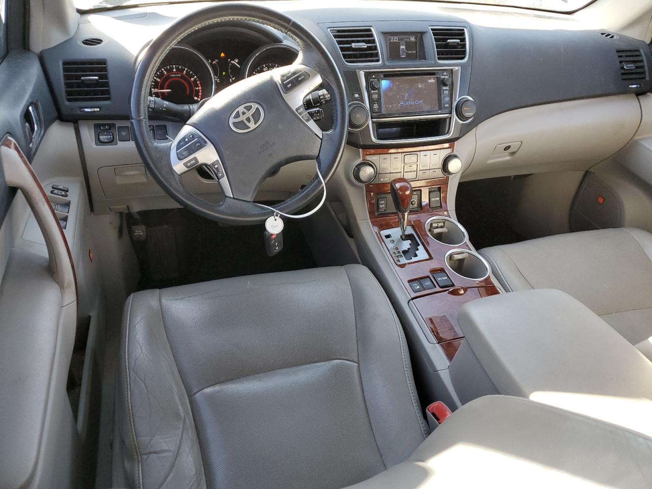 2013 Toyota Highlander - Image 8