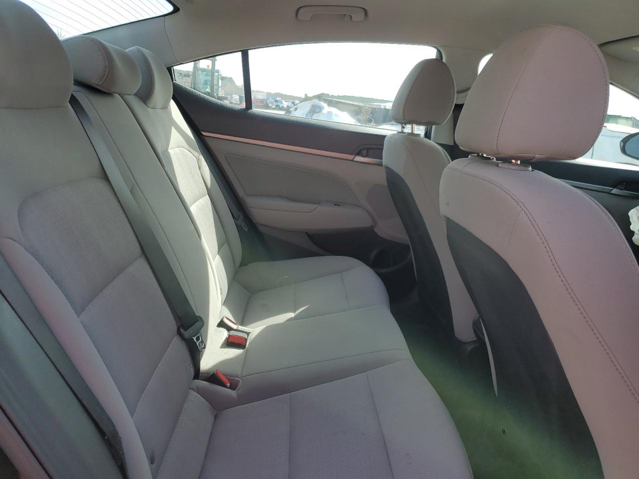 2018 Hyundai Elantra - Image 11