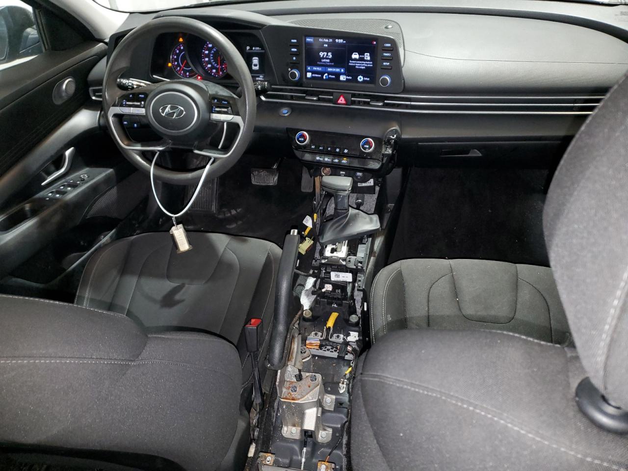 2021 Hyundai Elantra - Image 8