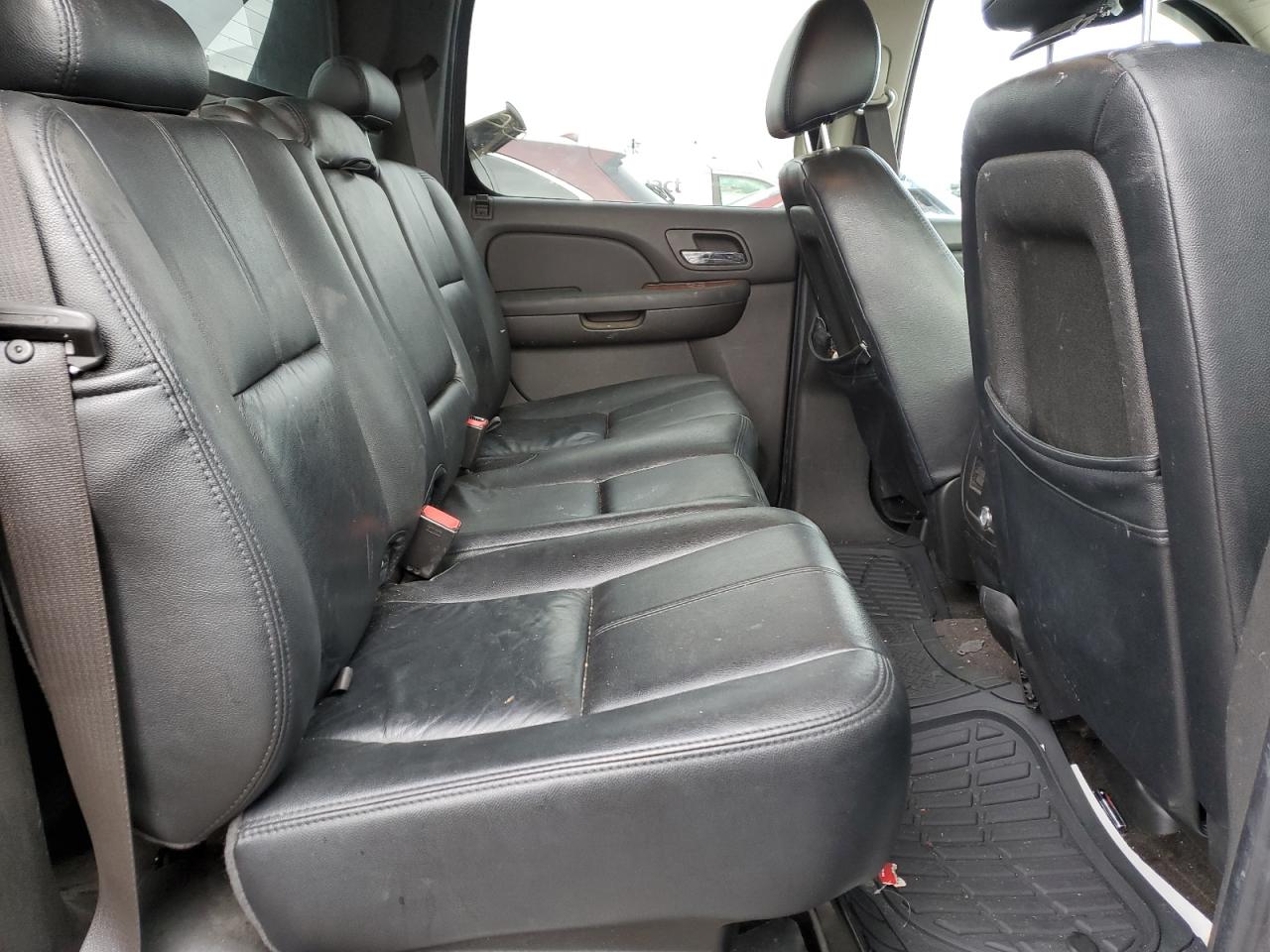 2008 Chevrolet Avalanche - Image 10