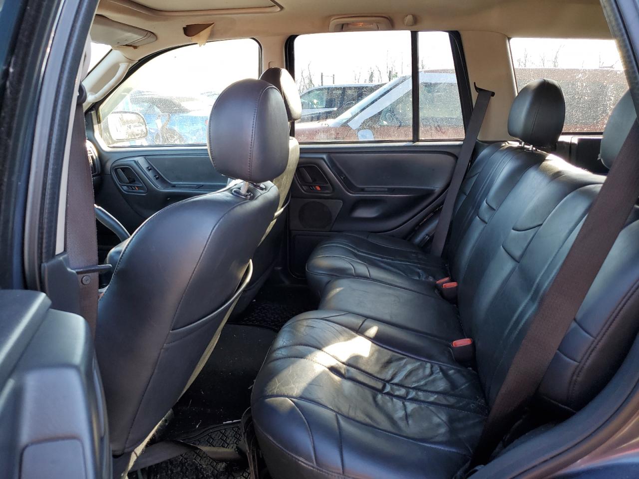 2004 Jeep Grand Cherokee - Image 11