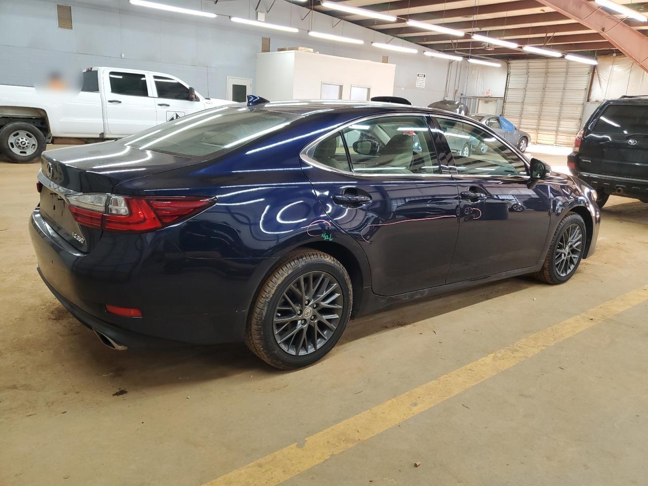 2018 Lexus ES - Image 3