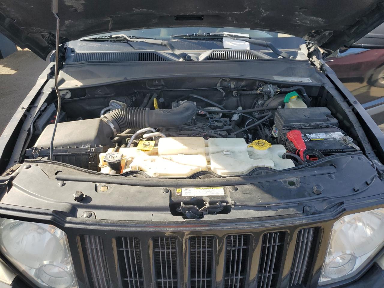 2010 Jeep Liberty (North America) - Image 12