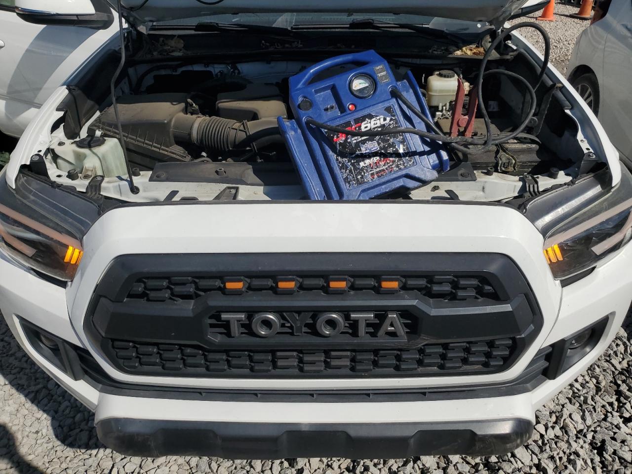 2017 Toyota Tacoma - Image 11