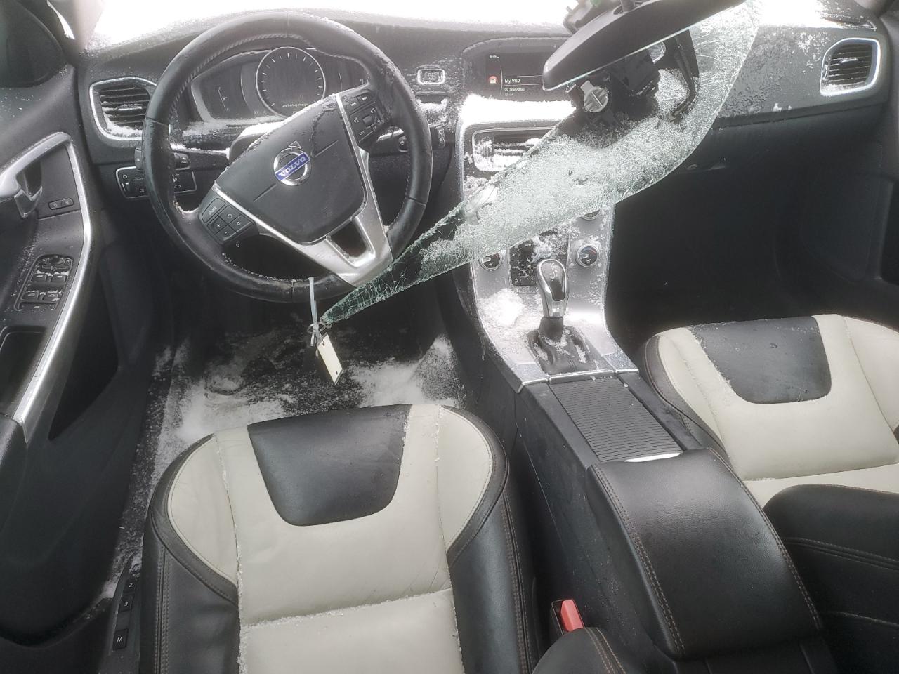 2017 Volvo V60 - Image 8
