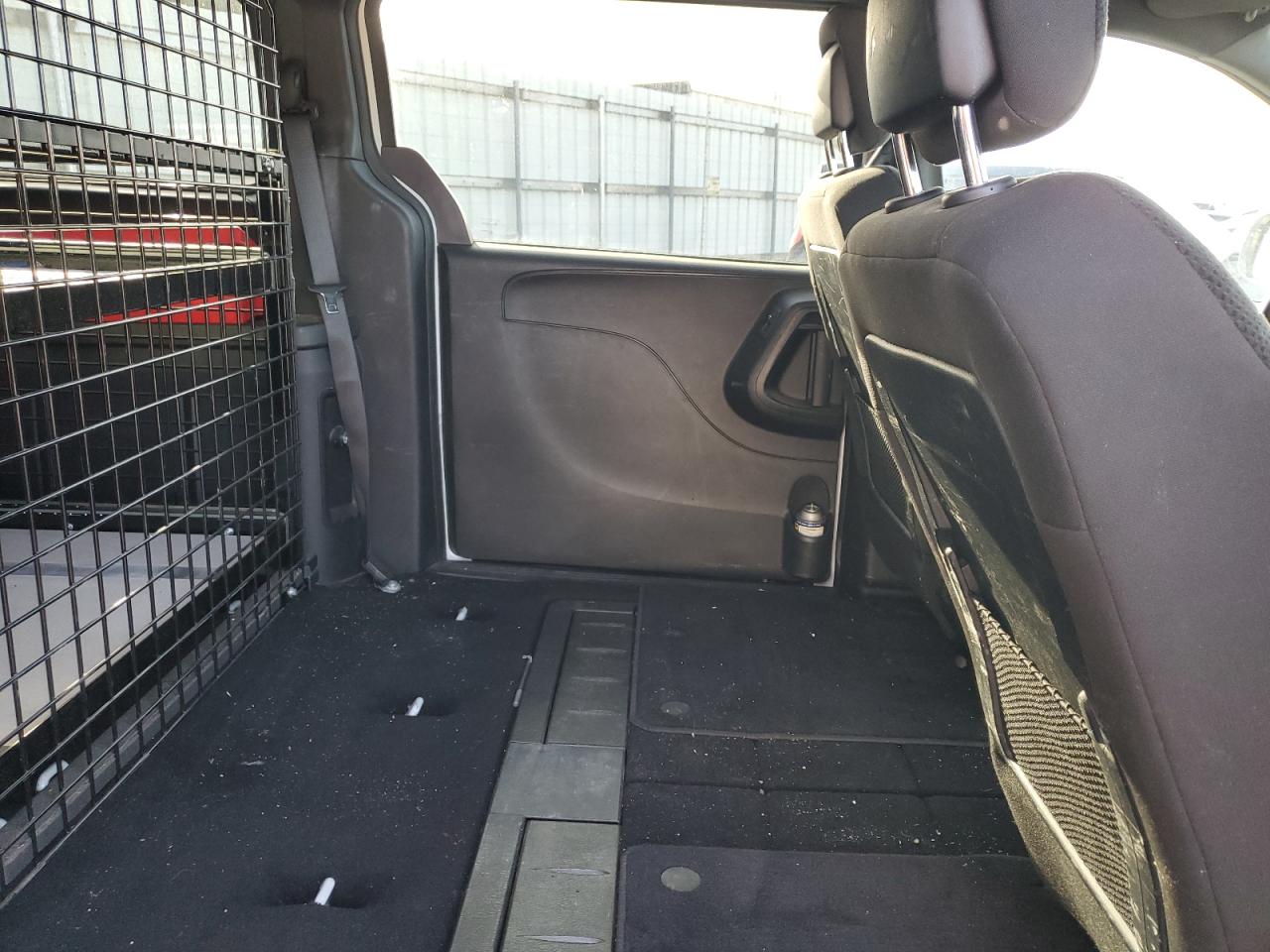 2020 Dodge Caravan - Image 11
