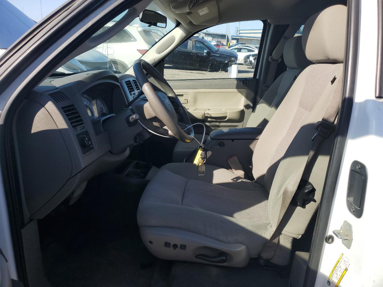 2007 Dodge Dakota - Image 7