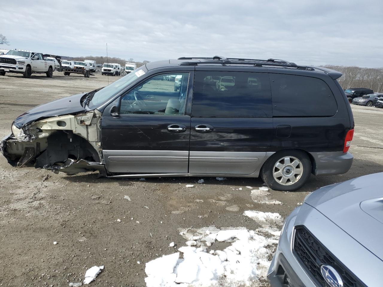 2003 Kia Sedona - Image 2