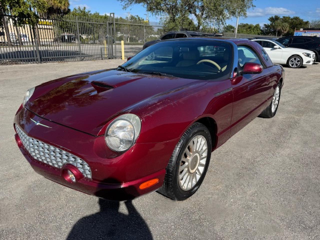 2004 Ford Thunderbird იყიდება Opa Locka-ში, FL - Water/Flood