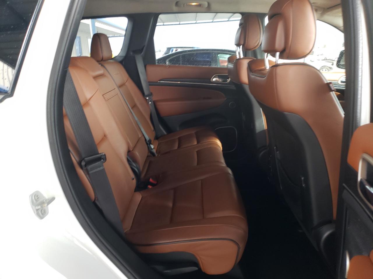 2015 Jeep Grand Cherokee - Image 11