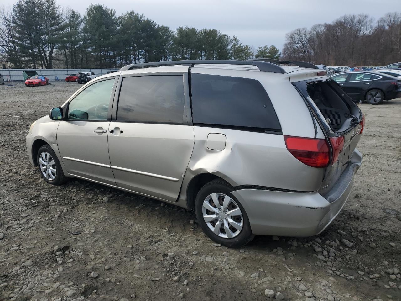 2005 Toyota Sienna - Image 2