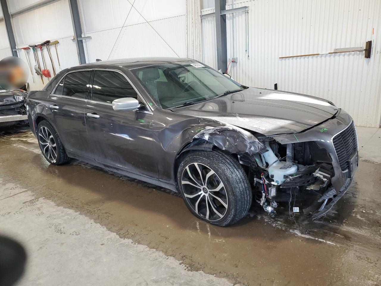 2016 Chrysler 300 - Image 4