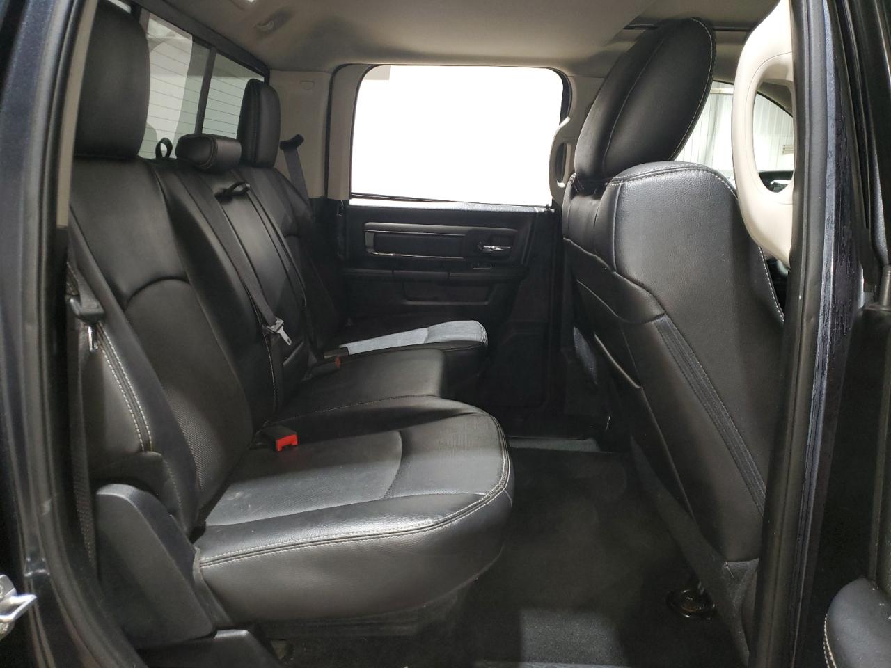2016 RAM 1500 - Image 10