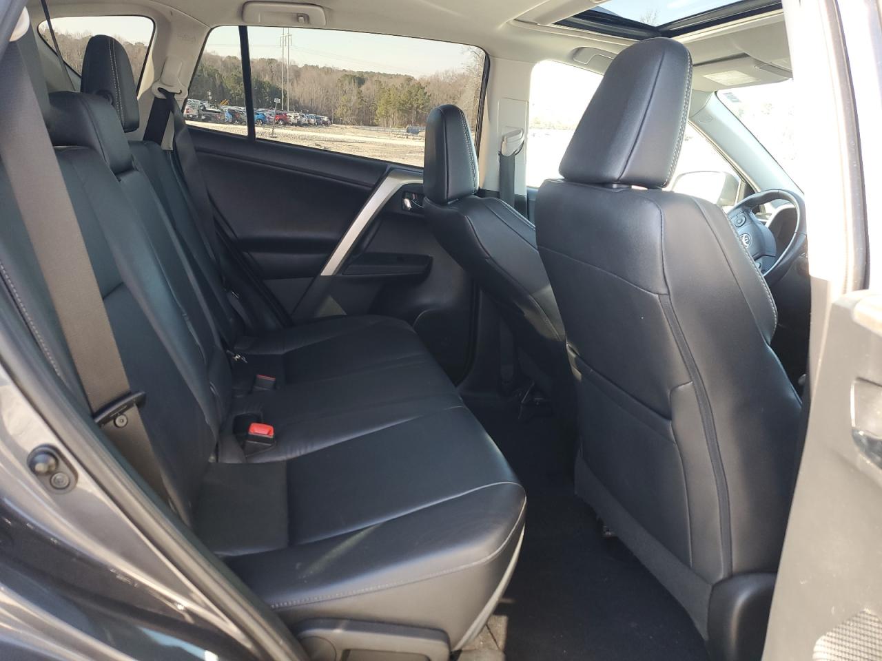 2015 Toyota RAV 4 - Image 11