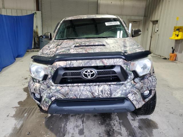  TOYOTA TACOMA 2015 Зеленый