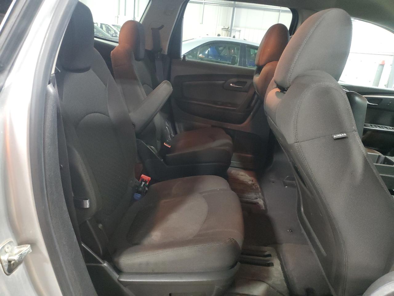 2010 Chevrolet Traverse - Image 11