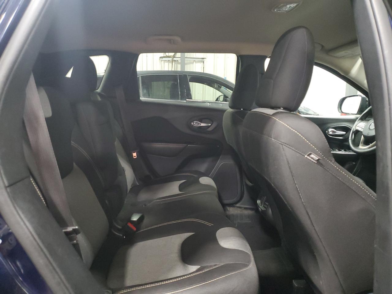 2016 Jeep Grand Cherokee - Image 11