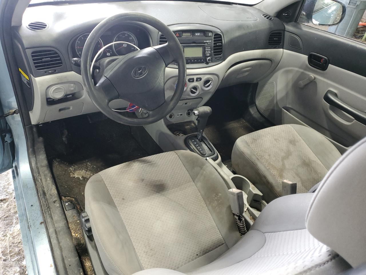 2011 Hyundai Accent - Image 8