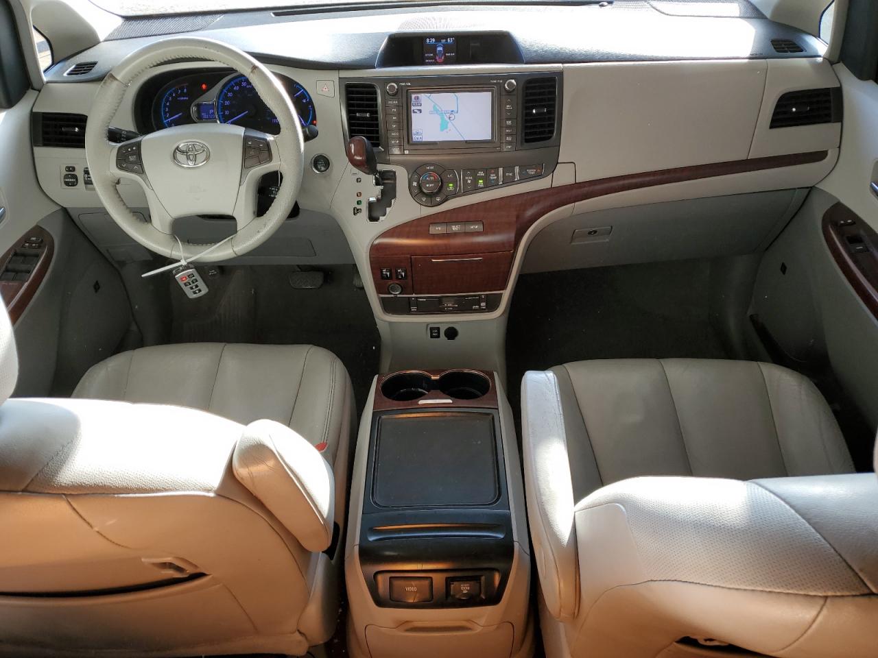 2012 Toyota Sienna - Image 8