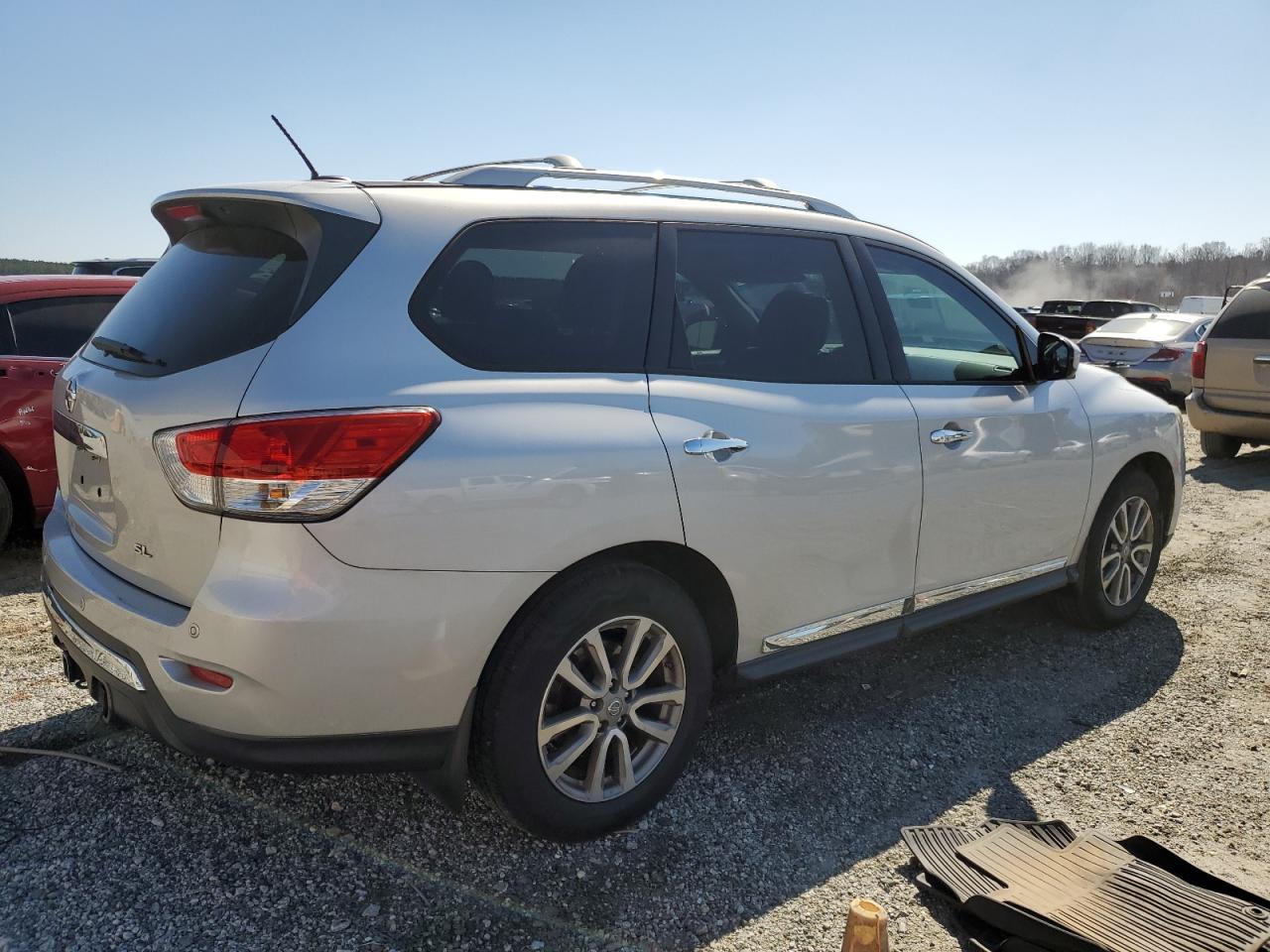 2015 Nissan Pathfinder - Image 3