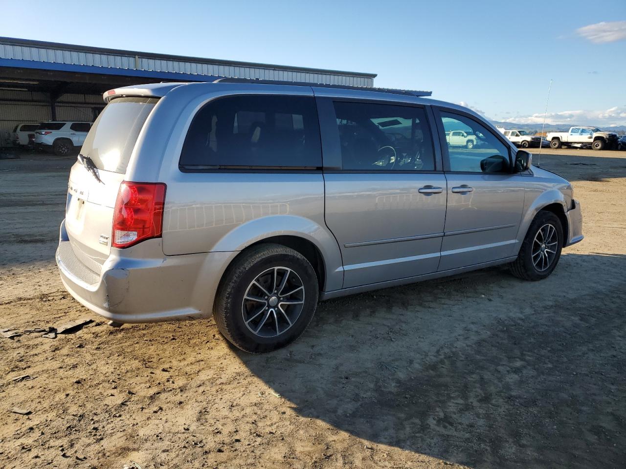 2017 Dodge Caravan - Image 3
