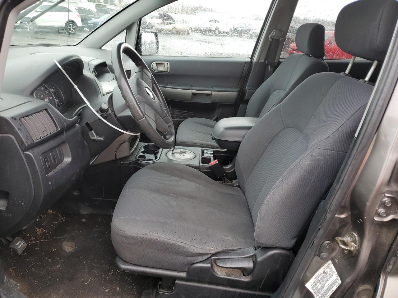 2004 Mitsubishi Endeavor - Image 7