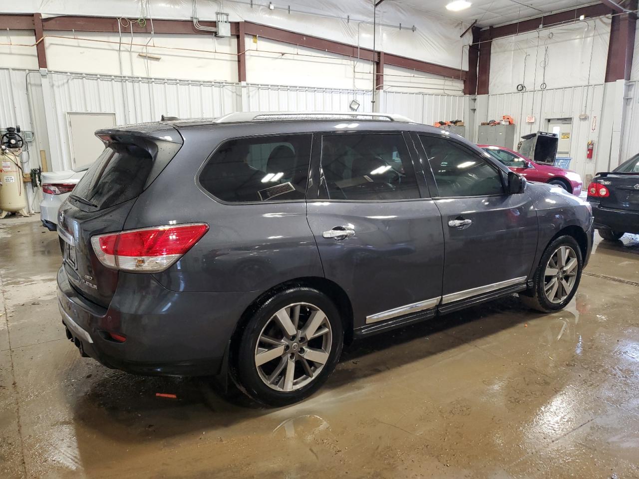 2014 Nissan Pathfinder - Image 3