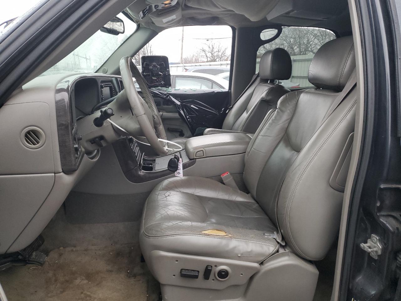 2004 GMC Yukon - Image 7
