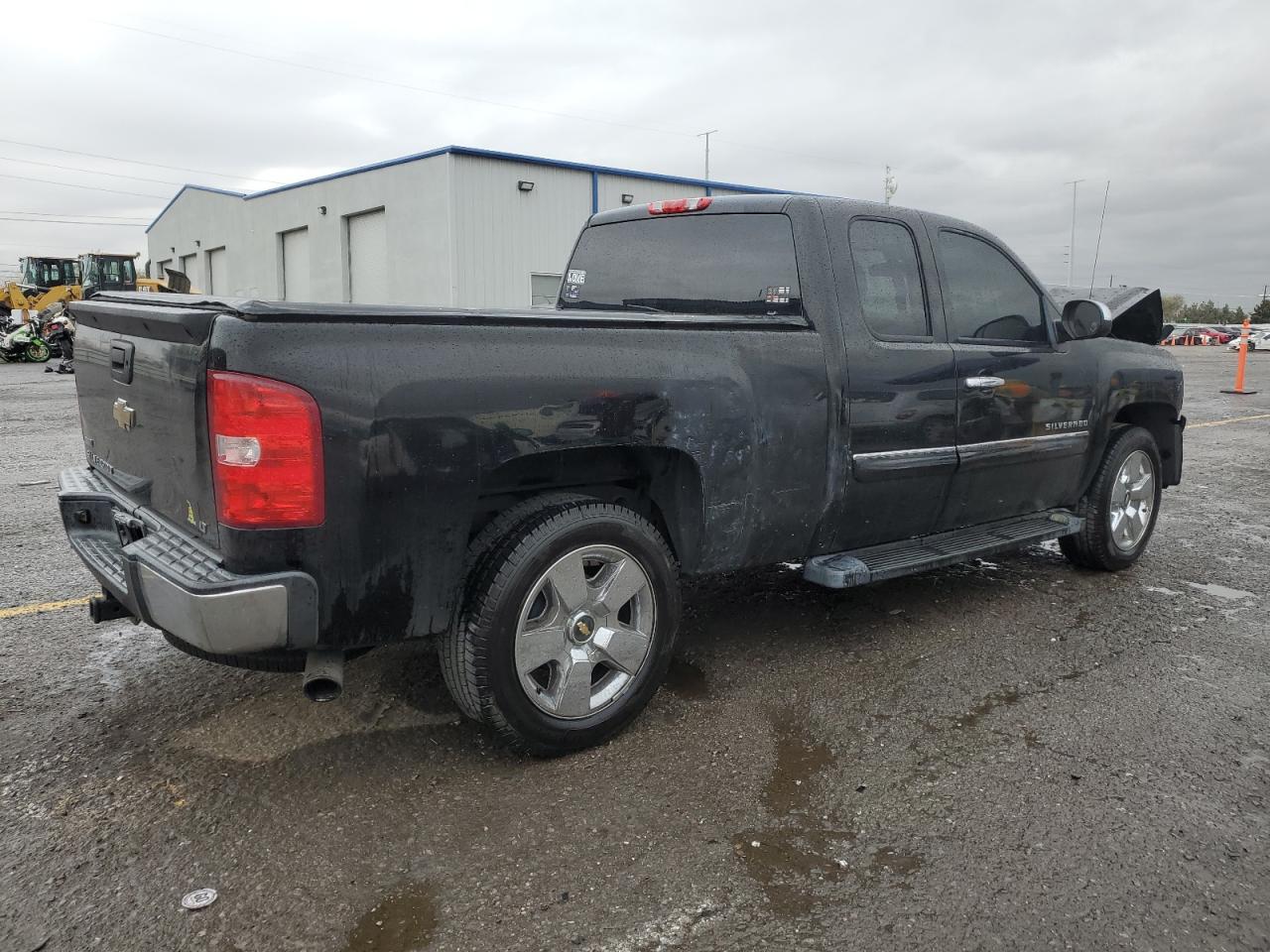 2011 Chevrolet Silverado - Image 3
