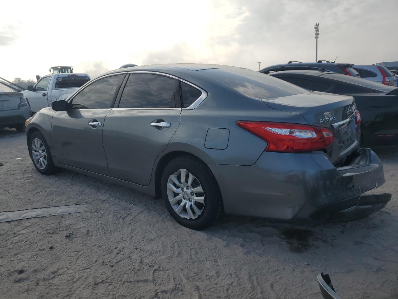 2016 Nissan Altima - Image 2