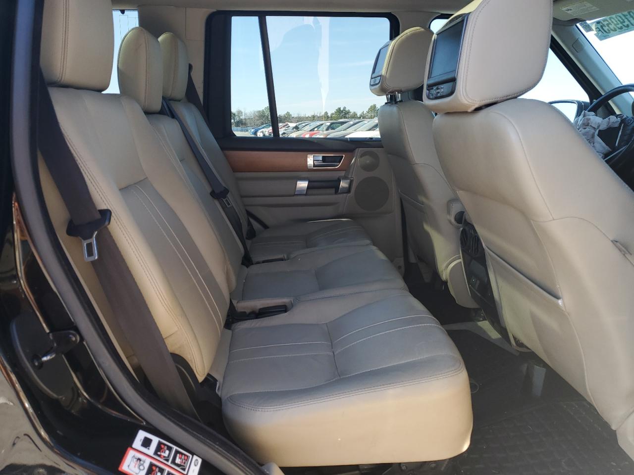 2013 Land Rover LR4 - Image 11