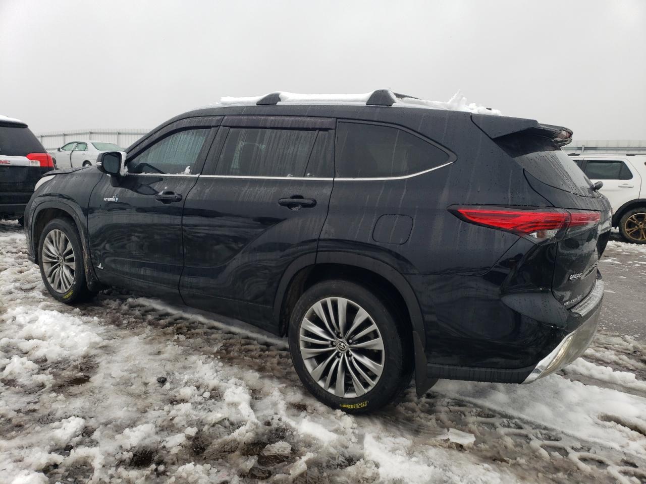2021 Toyota Highlander - Image 2