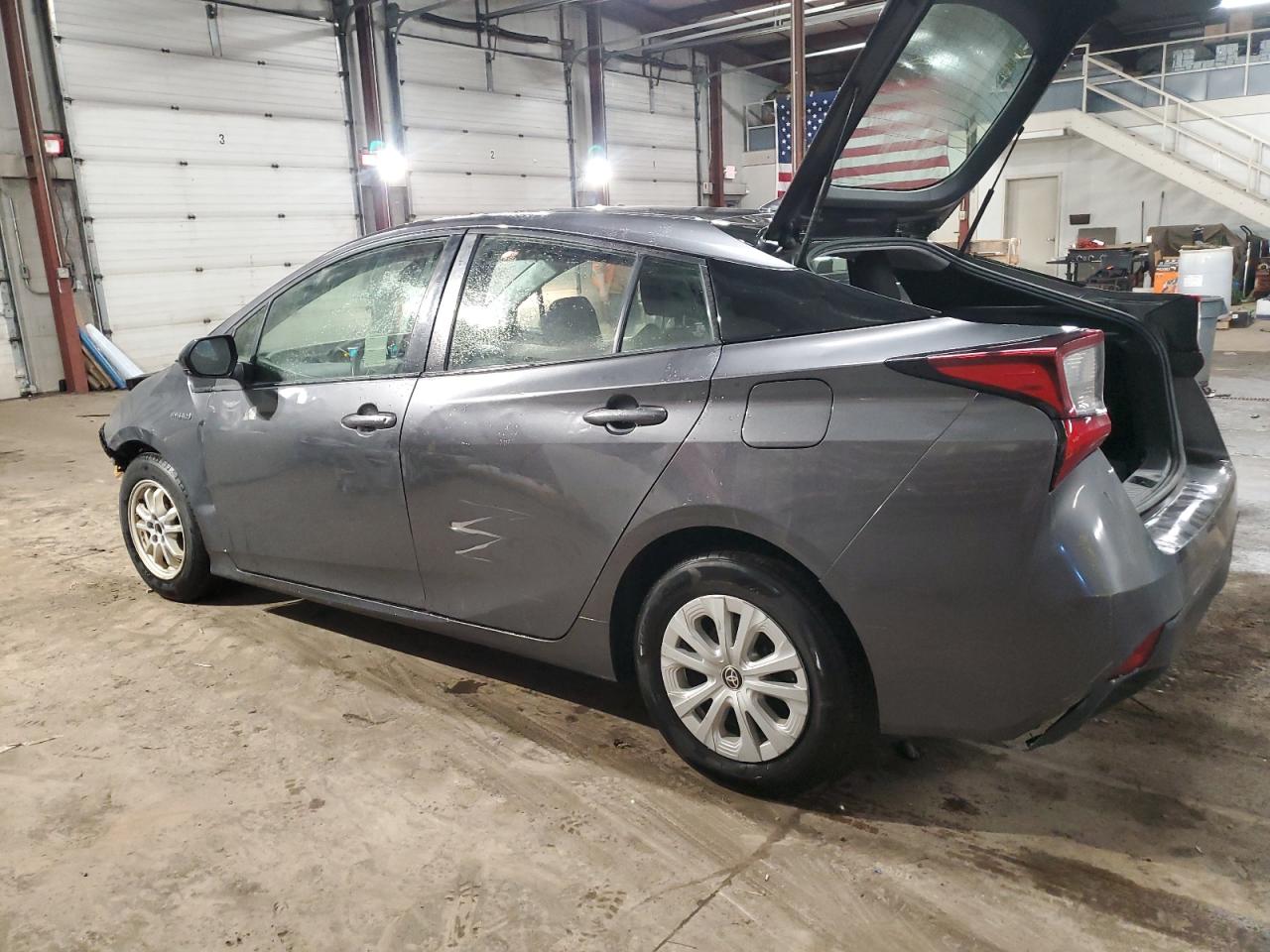 2019 Toyota Prius - Image 2